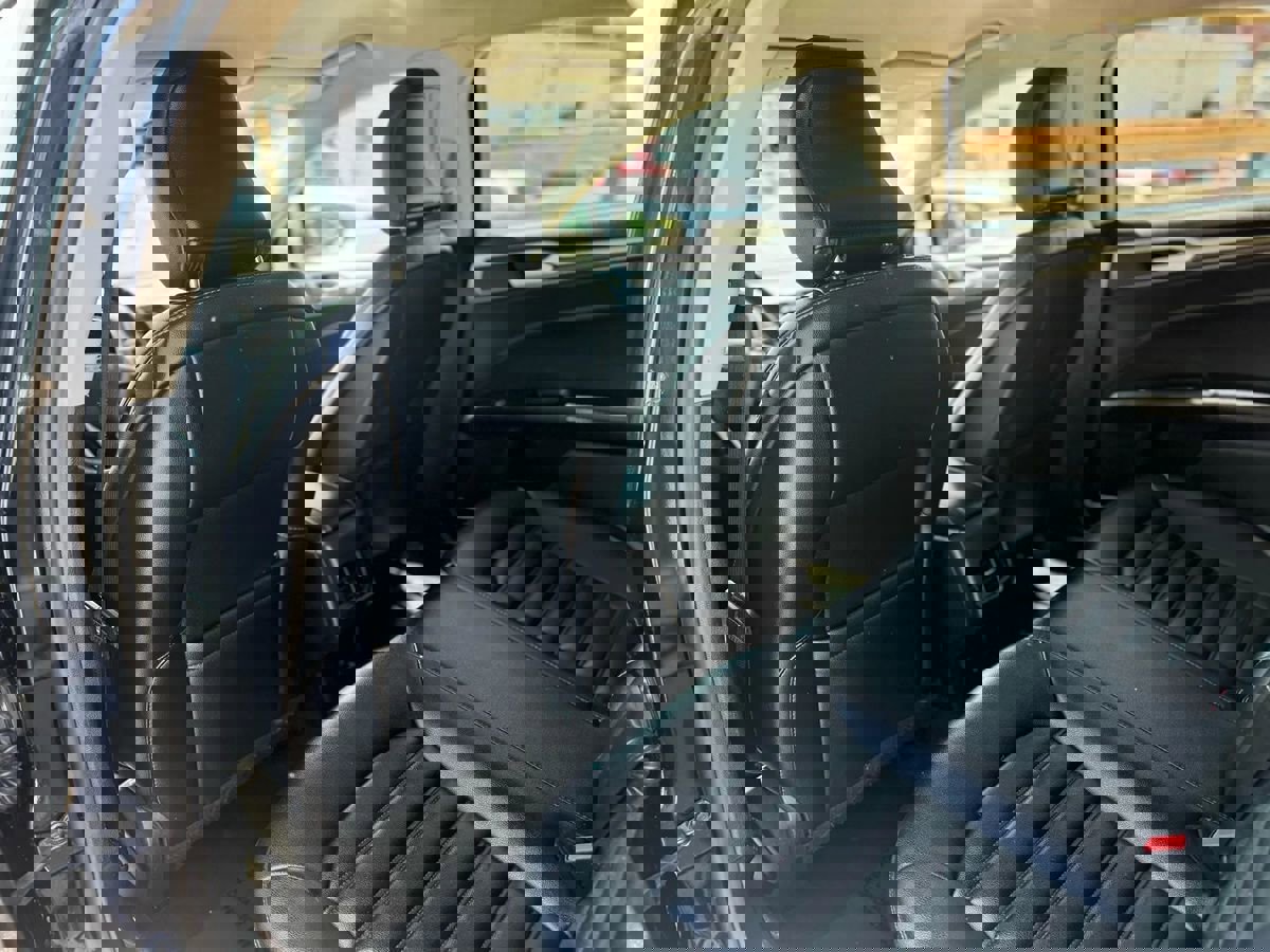 Used 2019 Ford Fusion SEL image 16