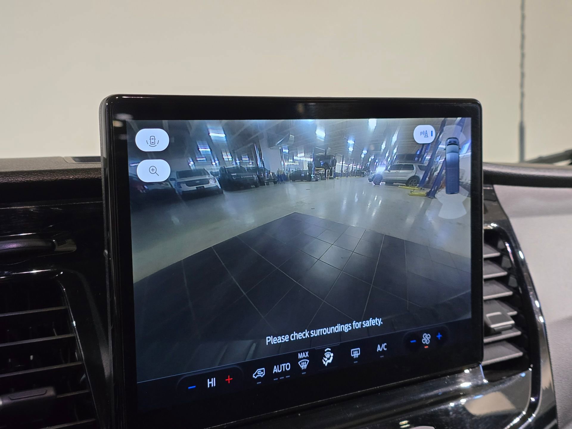 Used 2024 Ford Transit 350 XLT image 32