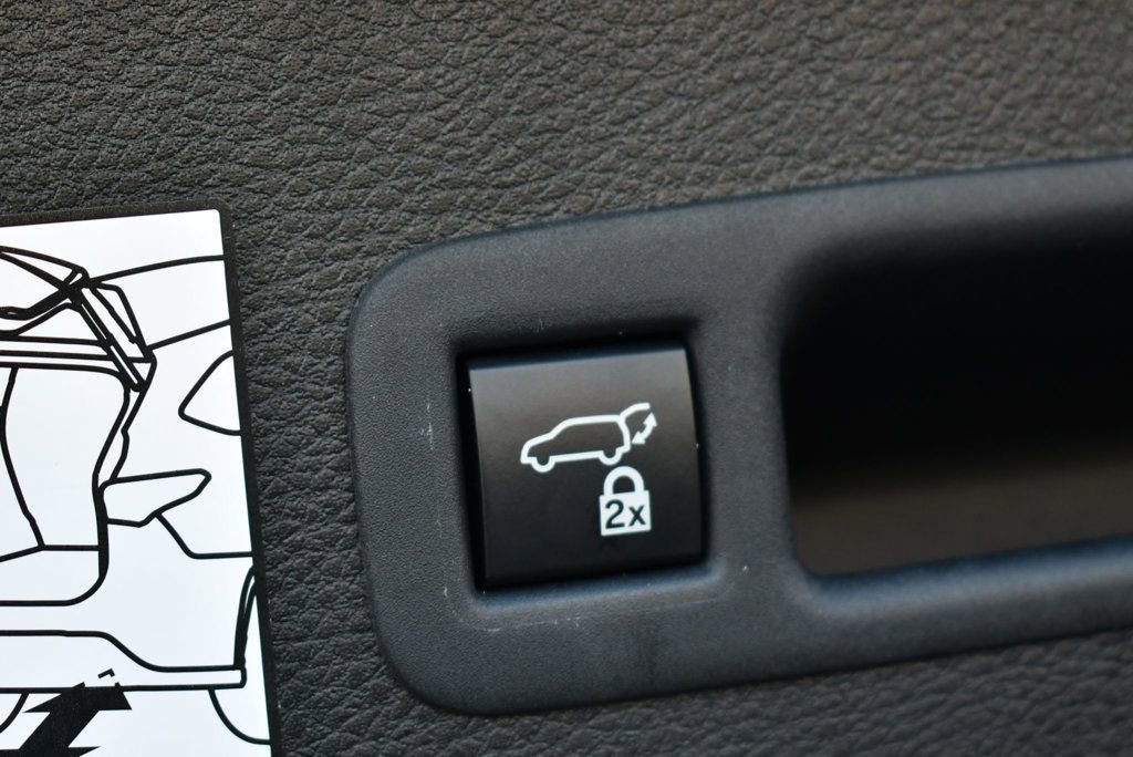 Used 2024 Toyota Sienna Platinum image 22