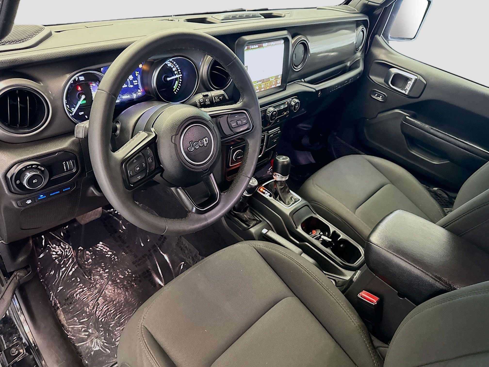 Used 2023 Jeep Wrangler Unlimited w/ Sun & Screen Package AWD/4WD image 7