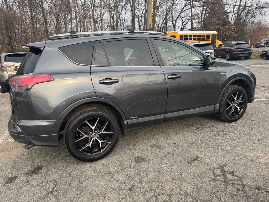 Used 2018 Toyota RAV4 SE image 8