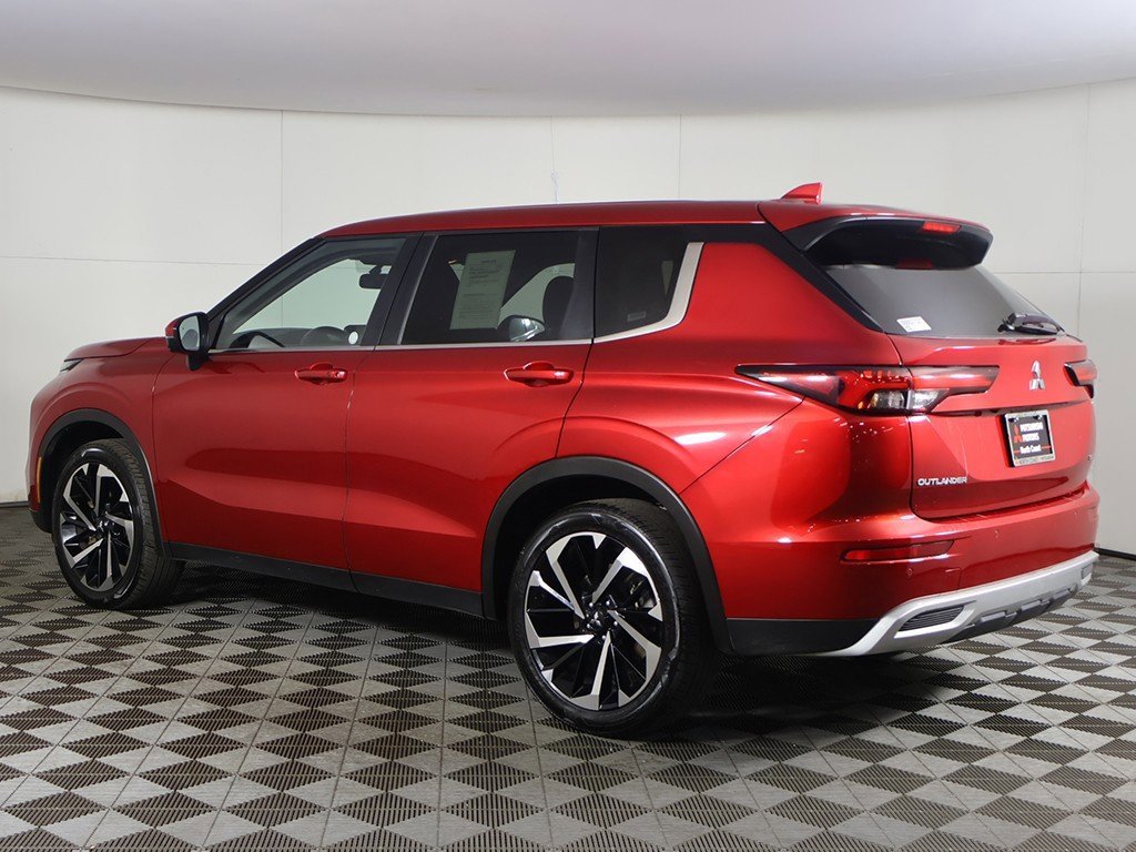 Used 2024 Mitsubishi Outlander SE image 9