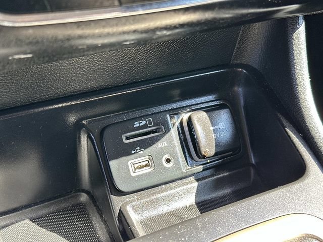 Used 2015 Jeep Cherokee Latitude w/ Cold Weather Group FWD image 23