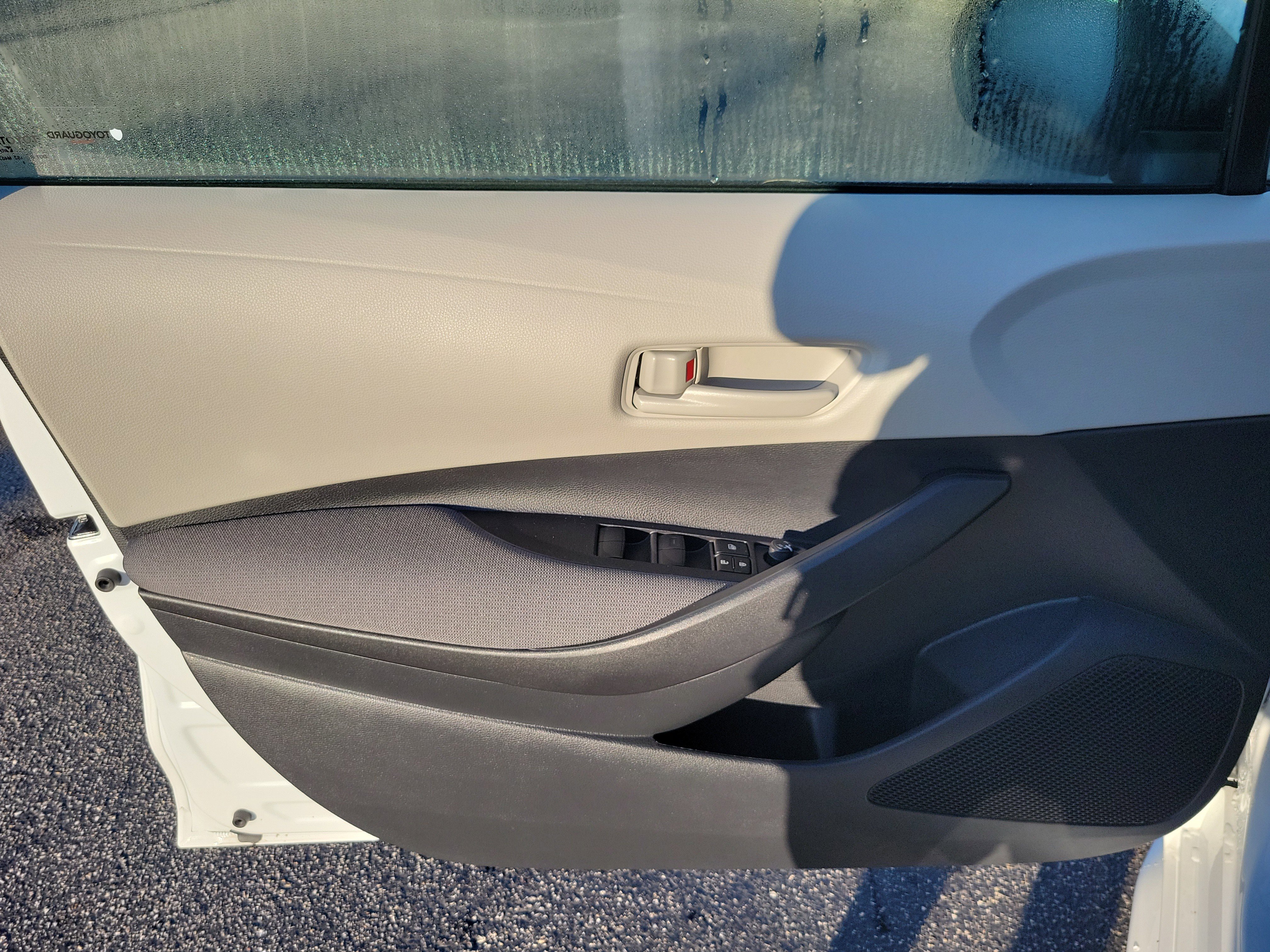 Used 2025 Toyota Corolla LE image 12