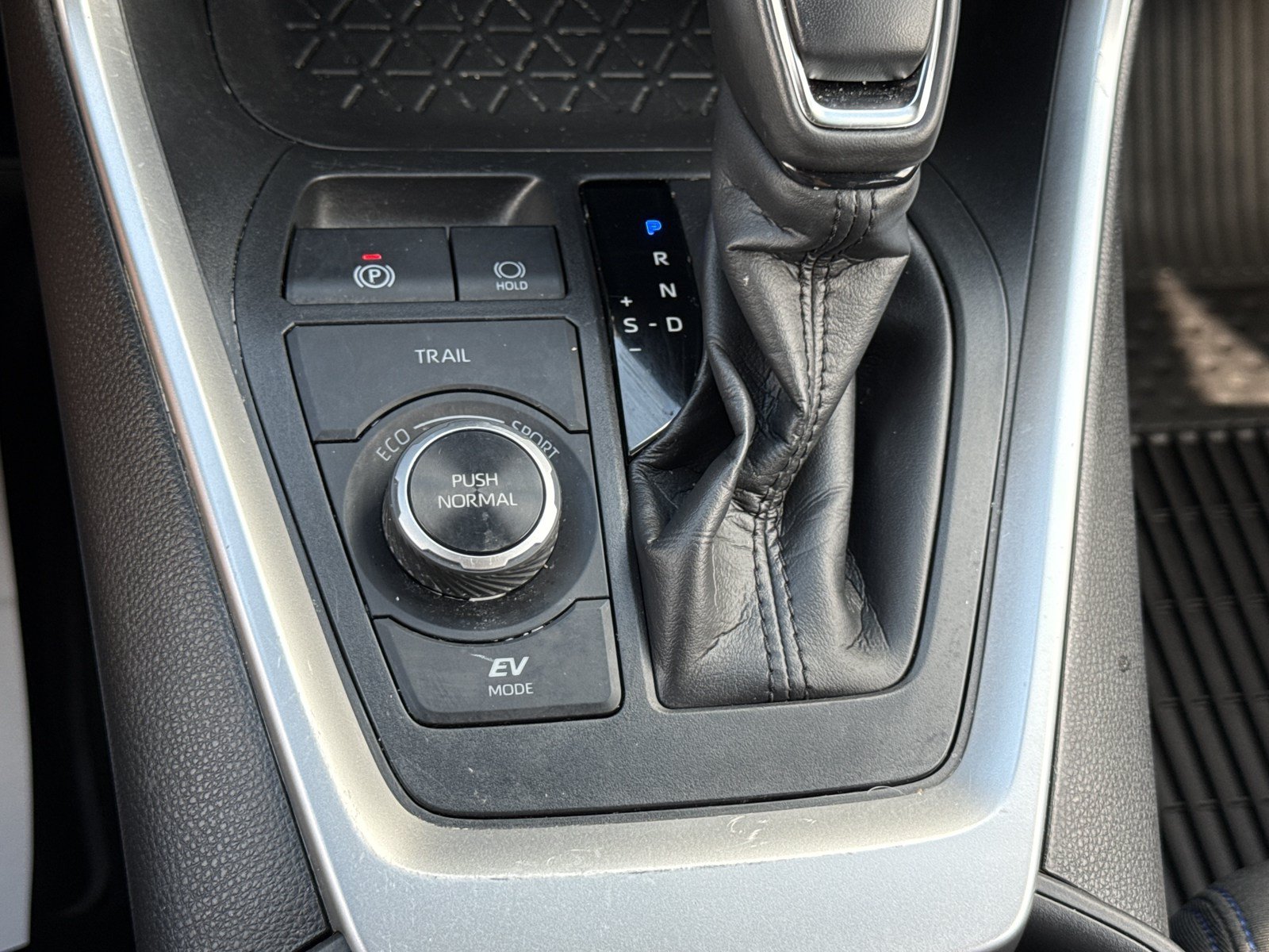 Used 2024 Toyota RAV4 SE AWD/4WD image 27
