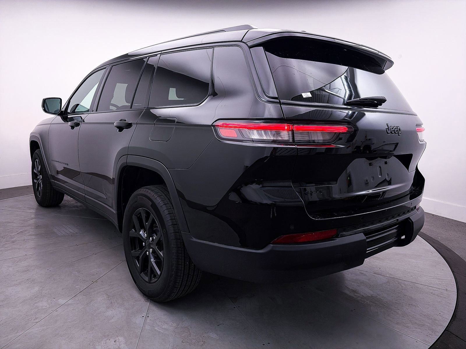 Used 2025 Jeep Grand Cherokee L Altitude AWD/4WD image 13