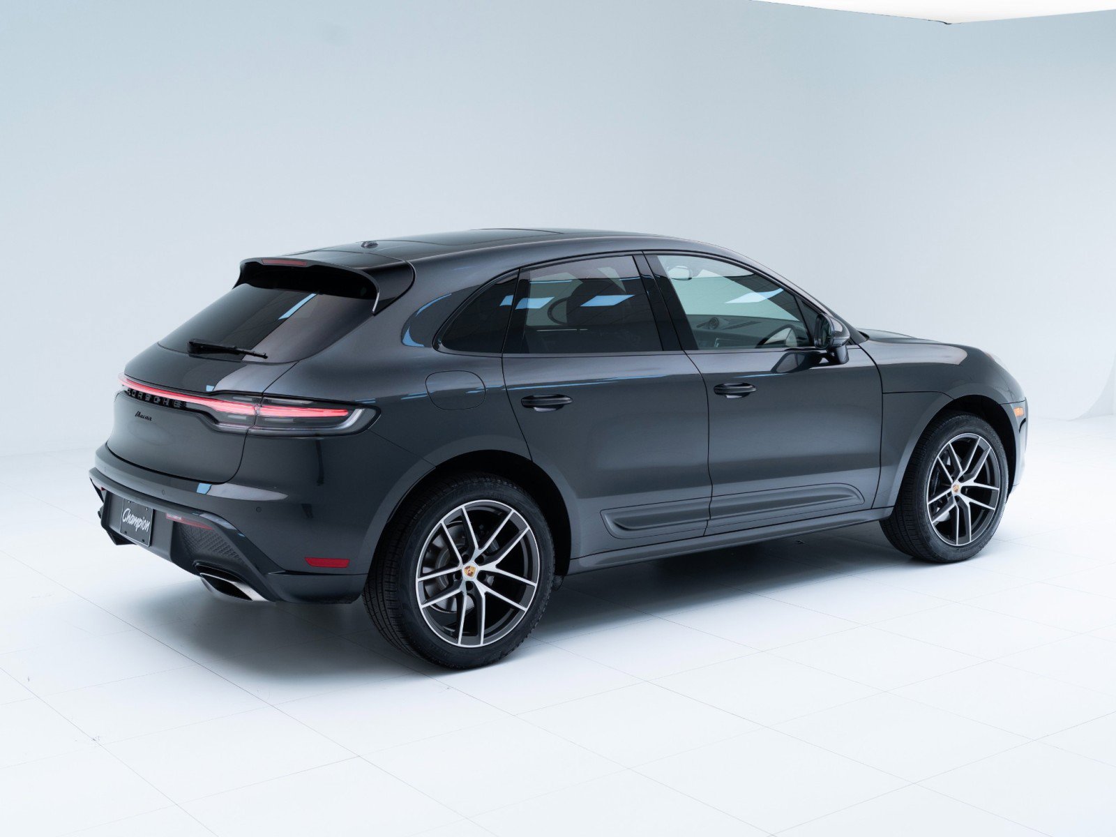 Certified 2023 Porsche Macan AWD/4WD image 9