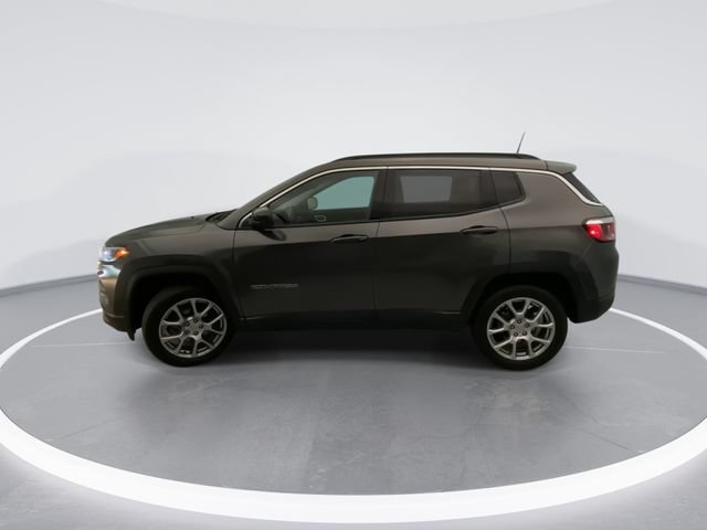 Used 2022 Jeep Compass Latitude AWD/4WD image 3