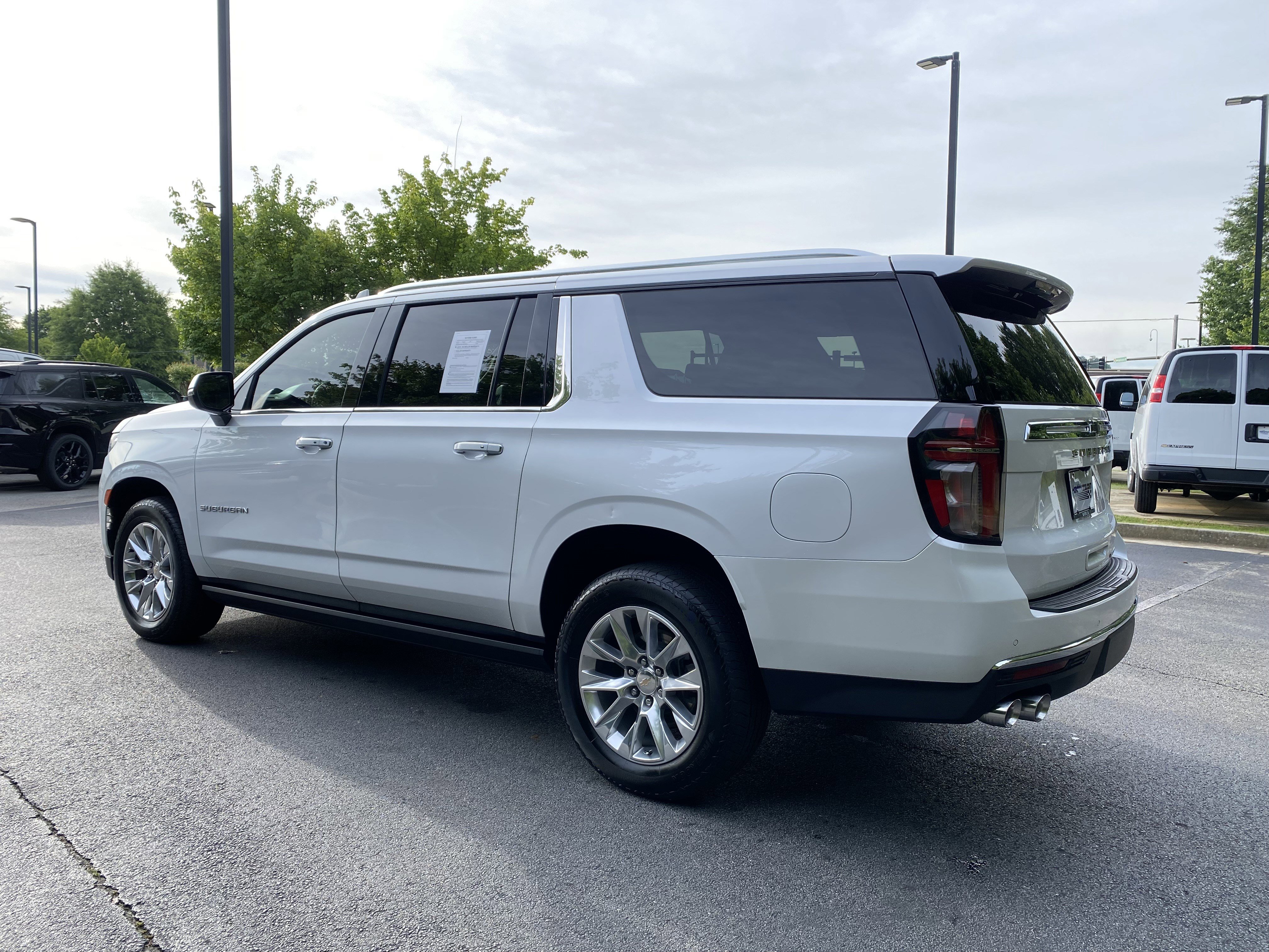 Used 2023 Chevrolet Suburban Premier AWD/4WD image 7