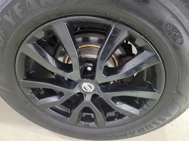 Used 2017 Nissan Rogue SV image 27