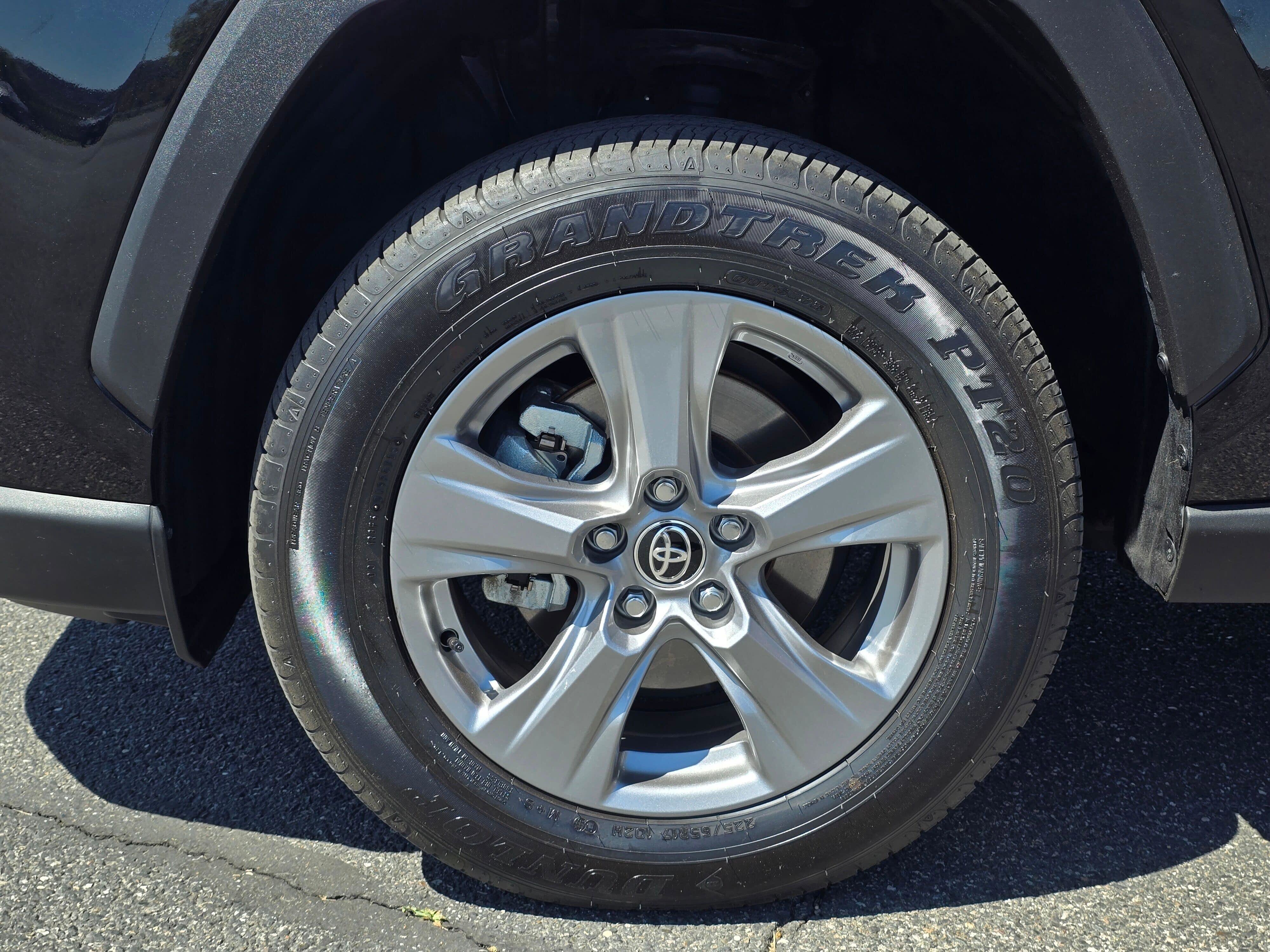 Used 2025 Toyota RAV4 LE AWD/4WD image 8