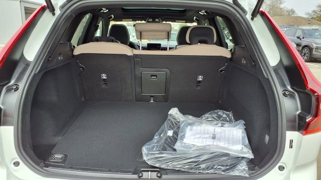 New 2026 Volvo XC60 B5 Core AWD/4WD image 9