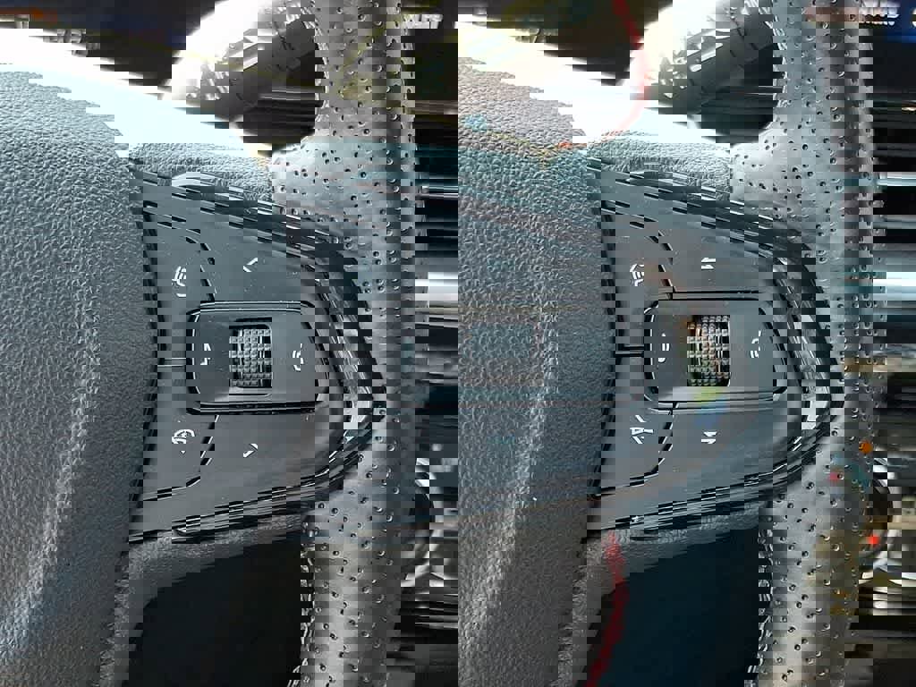 Used 2024 Chevrolet Trax RS w/ Driver Confidence Package FWD image 20