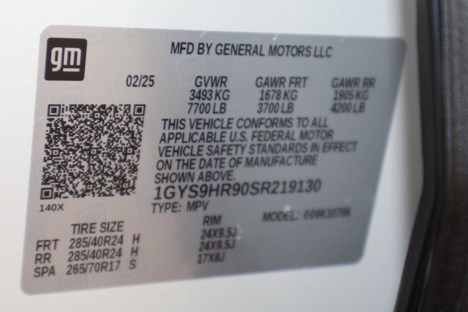 Used 2025 Cadillac Escalade V w/ LPO, ONYX Package image 32