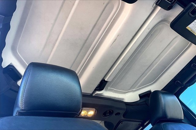 Used 2016 Jeep Wrangler Unlimited Sahara image 27
