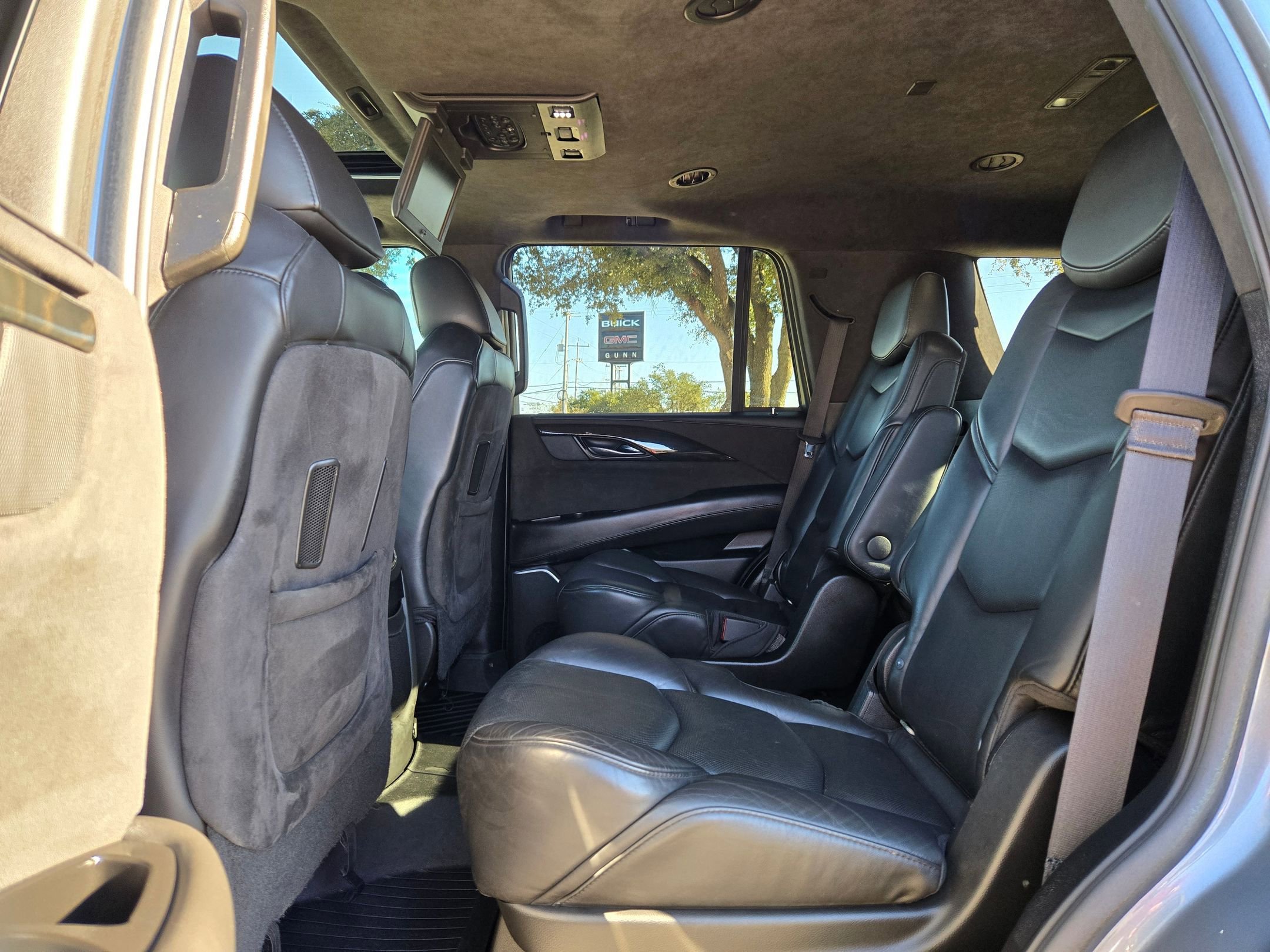 Certified 2020 Cadillac Escalade Platinum w/ Escalade Sport Edition image 16