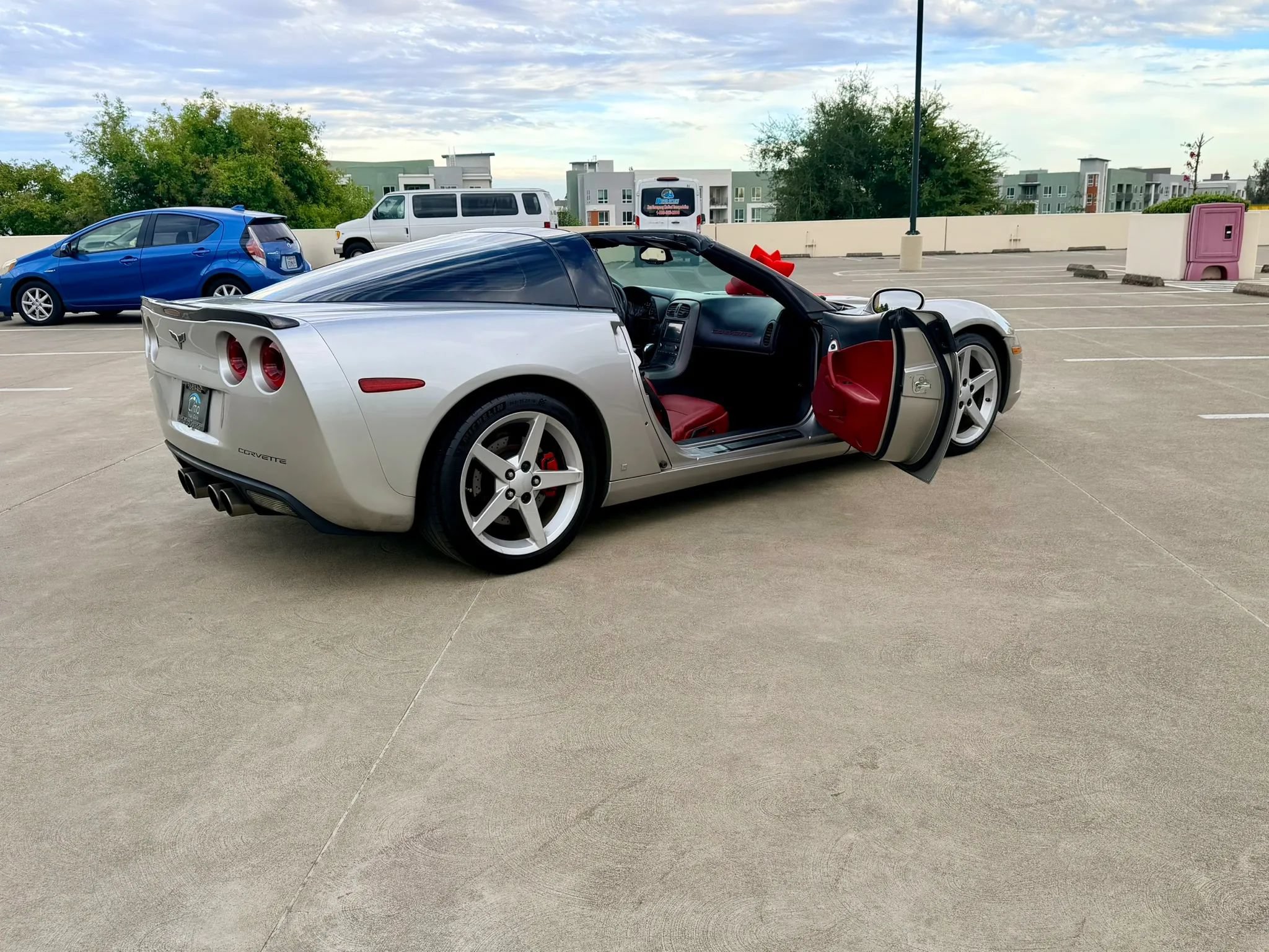 Used 2007 Chevrolet Corvette Coupe w/ Preferred Equipment Group RWD image 18