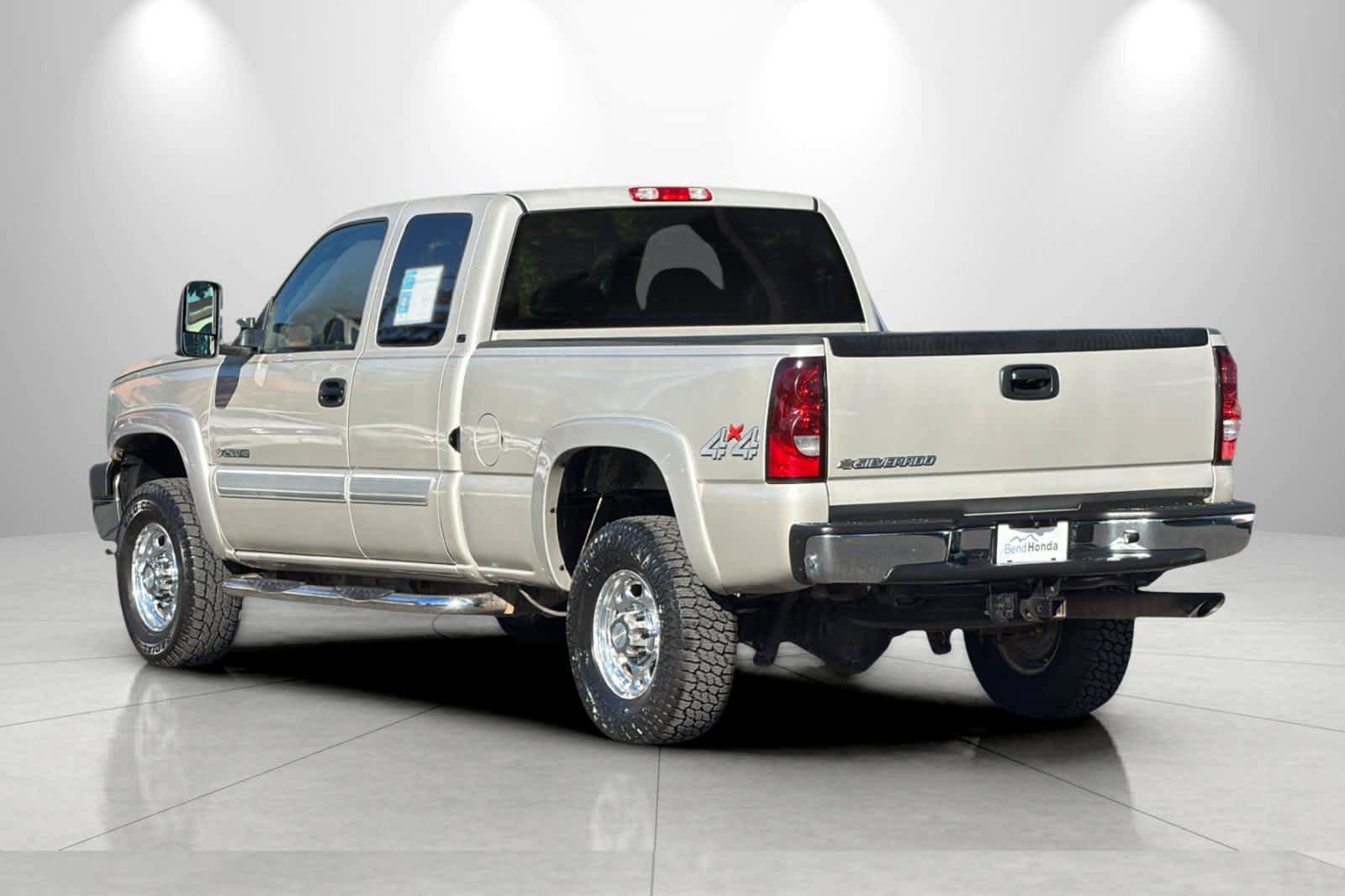 Used 2007 Chevrolet Silverado 2500 LT w/ Skid Plate Package AWD/4WD image 6
