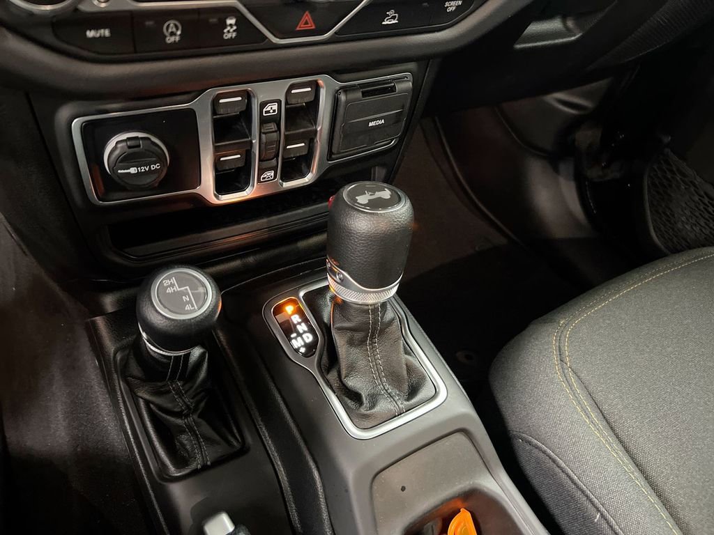 Used 2025 Jeep Wrangler Sahara image 17