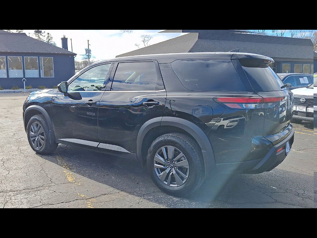 Certified 2025 Nissan Pathfinder S image 6