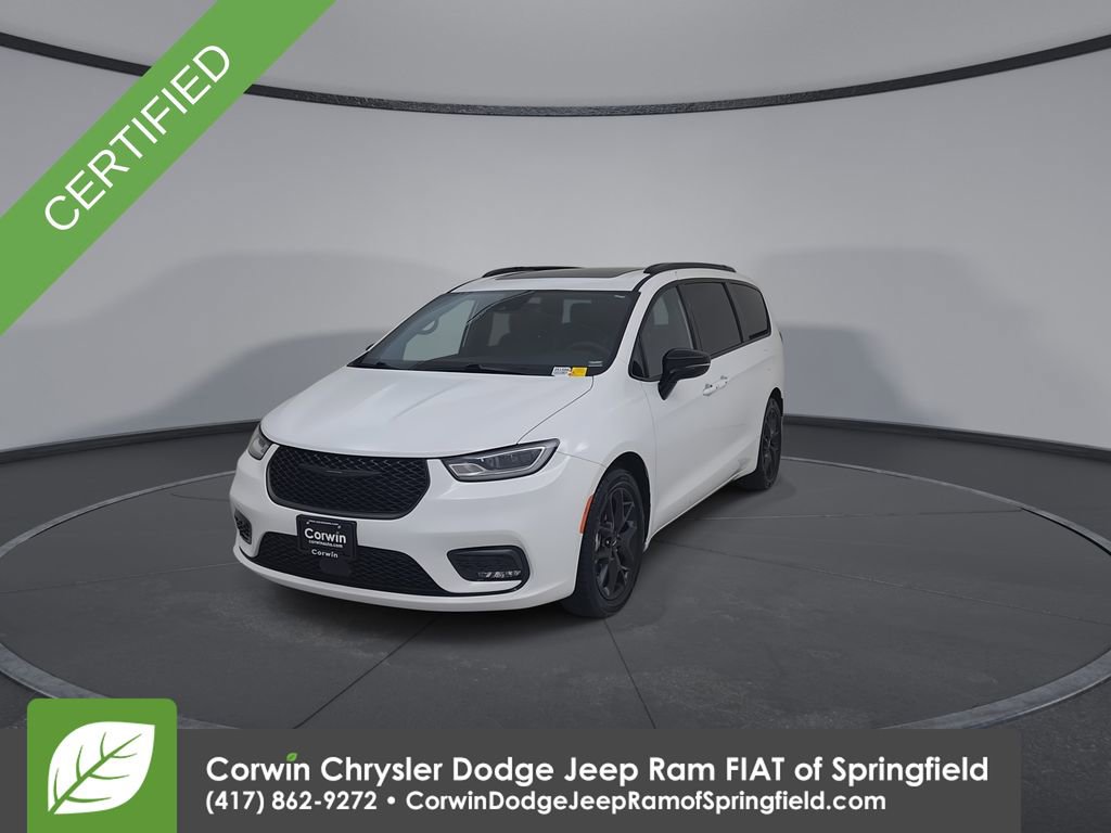 Certified 2025 Chrysler Pacifica Limited image 6