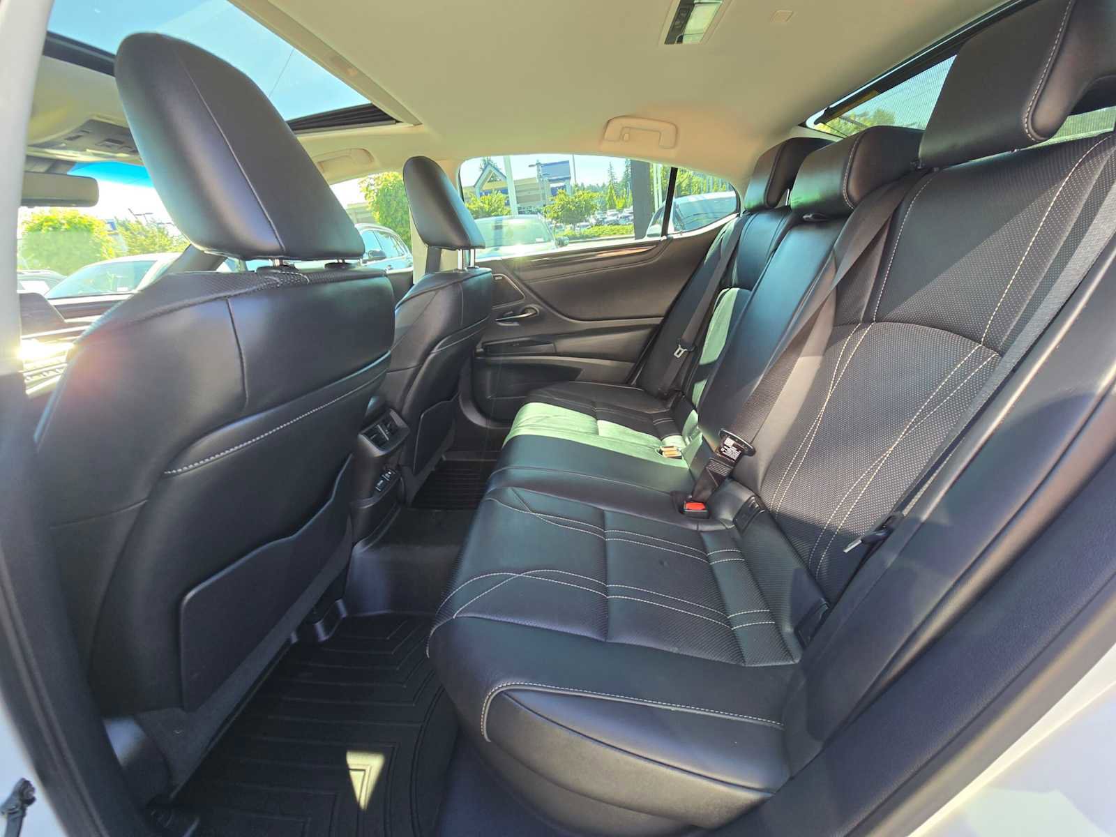 Used 2021 Lexus ES 300h w/ Accessory Package 2 FWD image 16