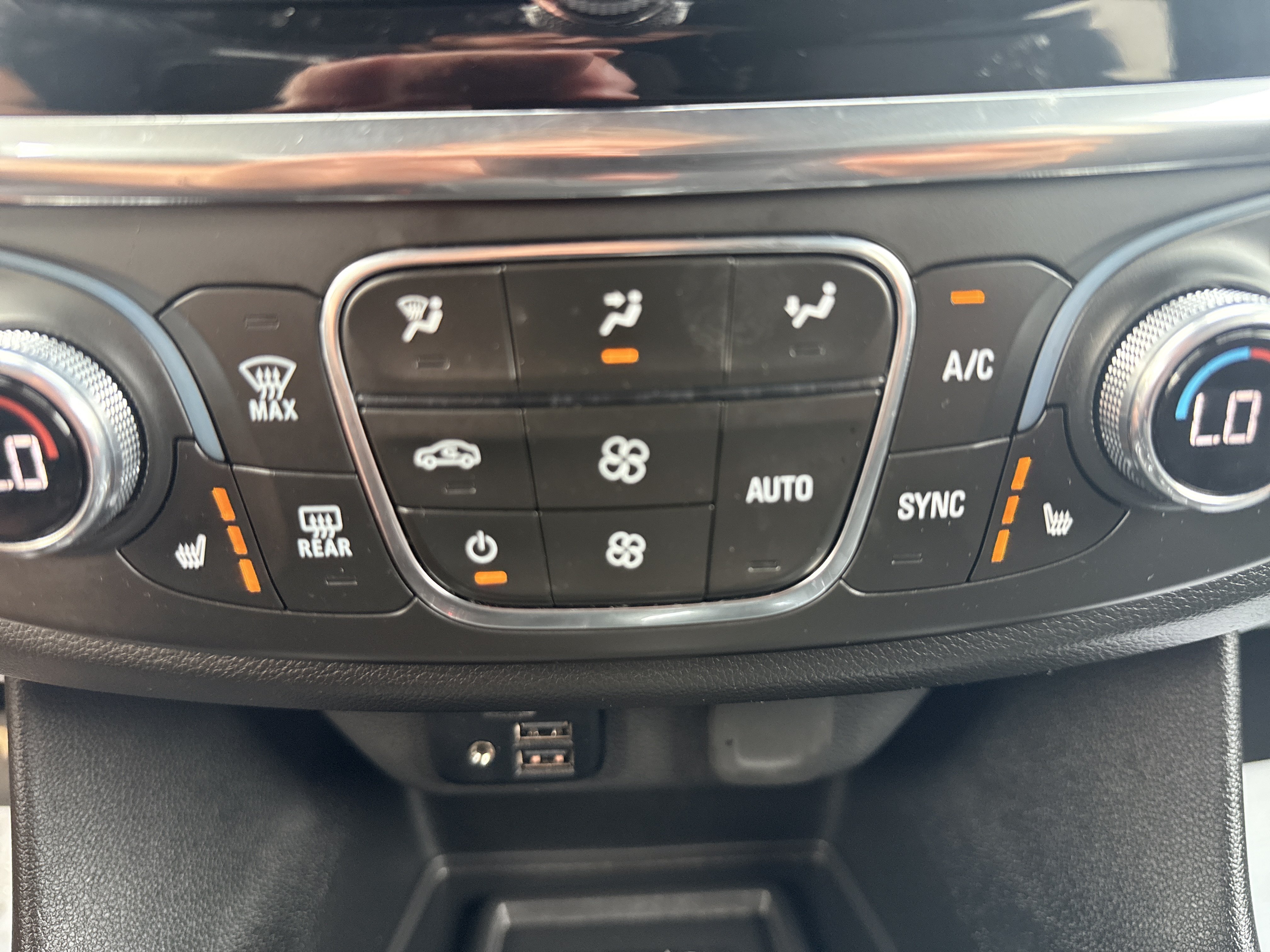 Used 2023 Chevrolet Traverse RS AWD/4WD image 30