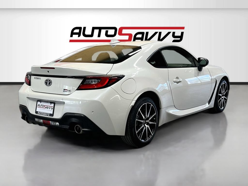 Used 2025 Toyota GR86 w/ ALL Weather Mat Package (TMS) RWD image 7