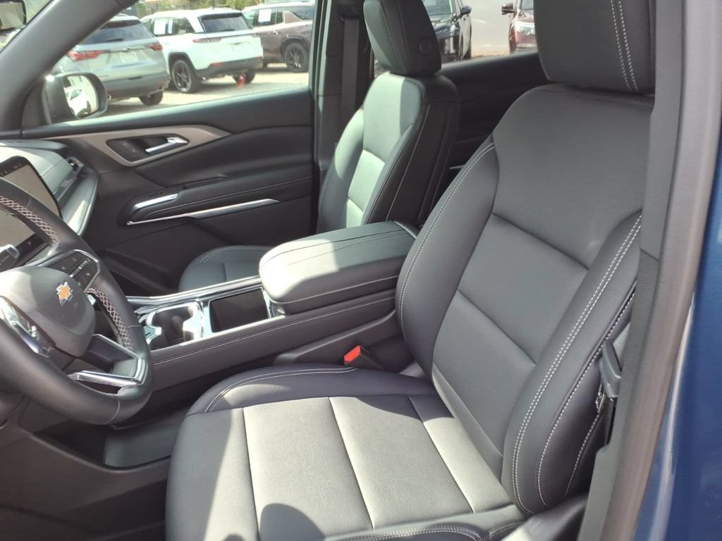 Used 2026 Chevrolet Traverse LT w/ Driver Confidence Package FWD image 15