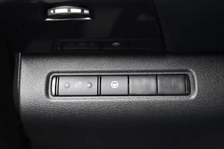 Used 2024 Nissan Pathfinder SV FWD image 22