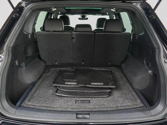 Used 2023 Volkswagen Tiguan SE R-Line image 15