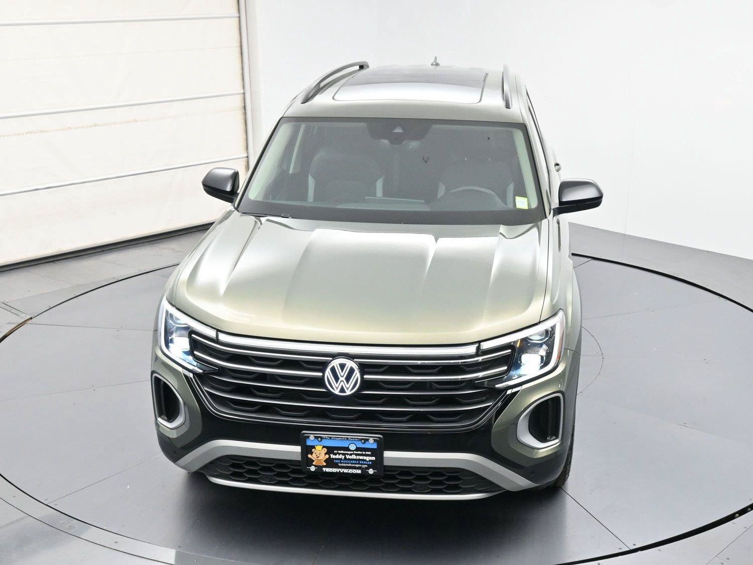 Used 2025 Volkswagen Atlas Peak Edition SE AWD/4WD image 41