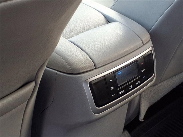 Used 2019 Toyota Highlander XLE image 18