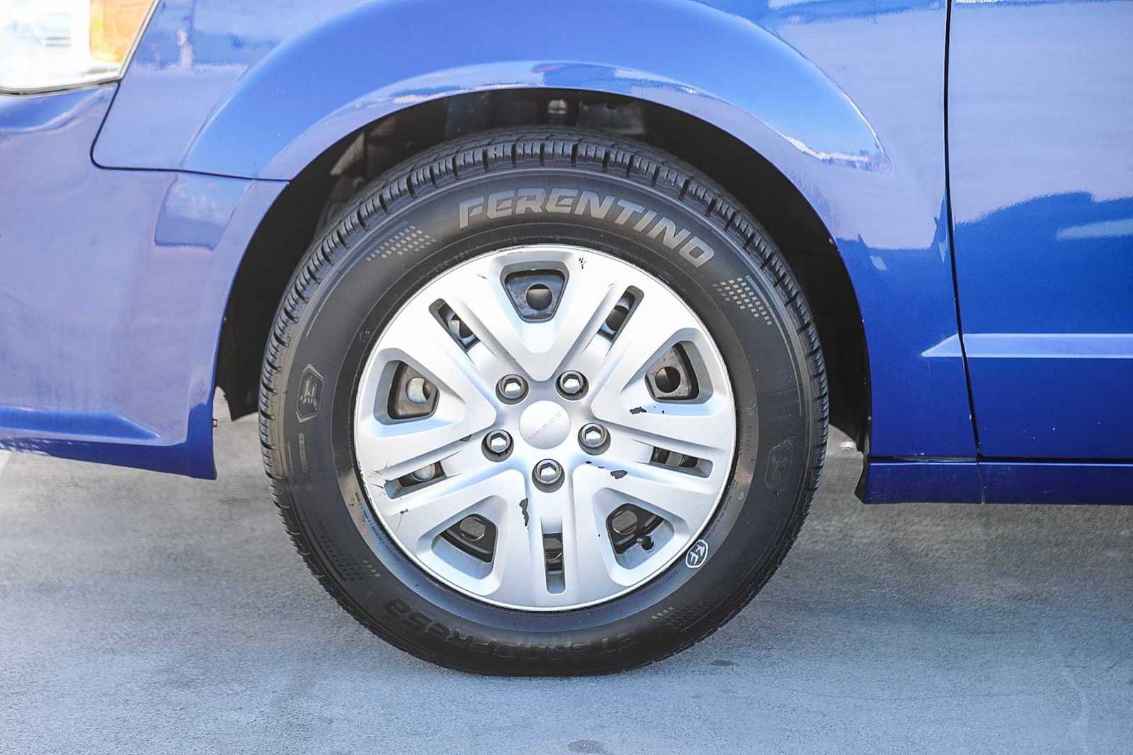 Used 2019 Dodge Grand Caravan SE w/ UConnect Hands-Free Group image 10