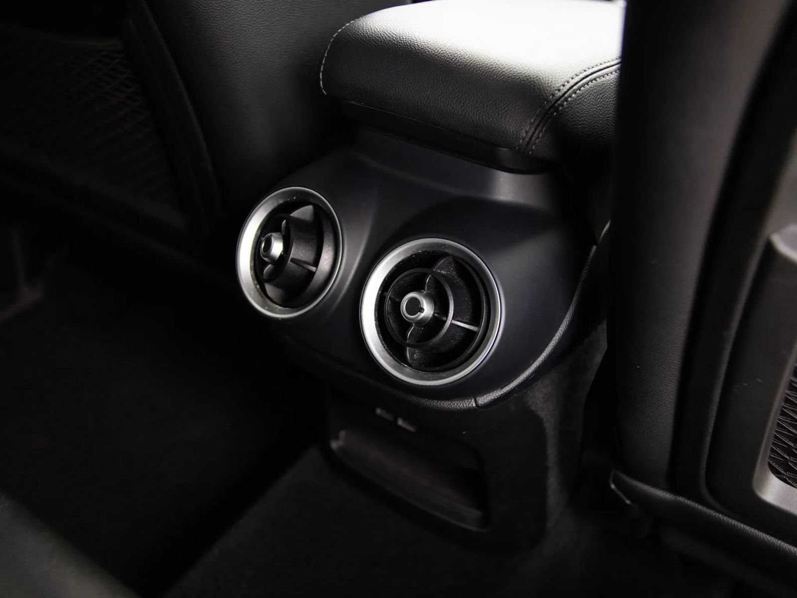 Used 2020 Alfa Romeo Stelvio Sport w/ Quick Order Package 22K Sport RWD image 28