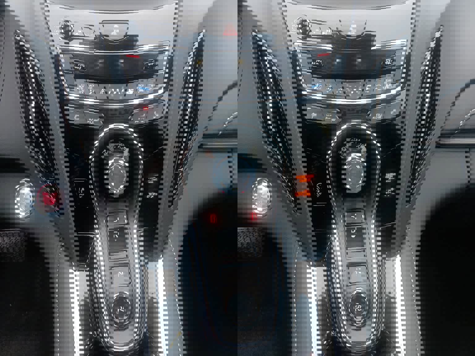 Used 2025 Acura RDX SH-AWD image 14