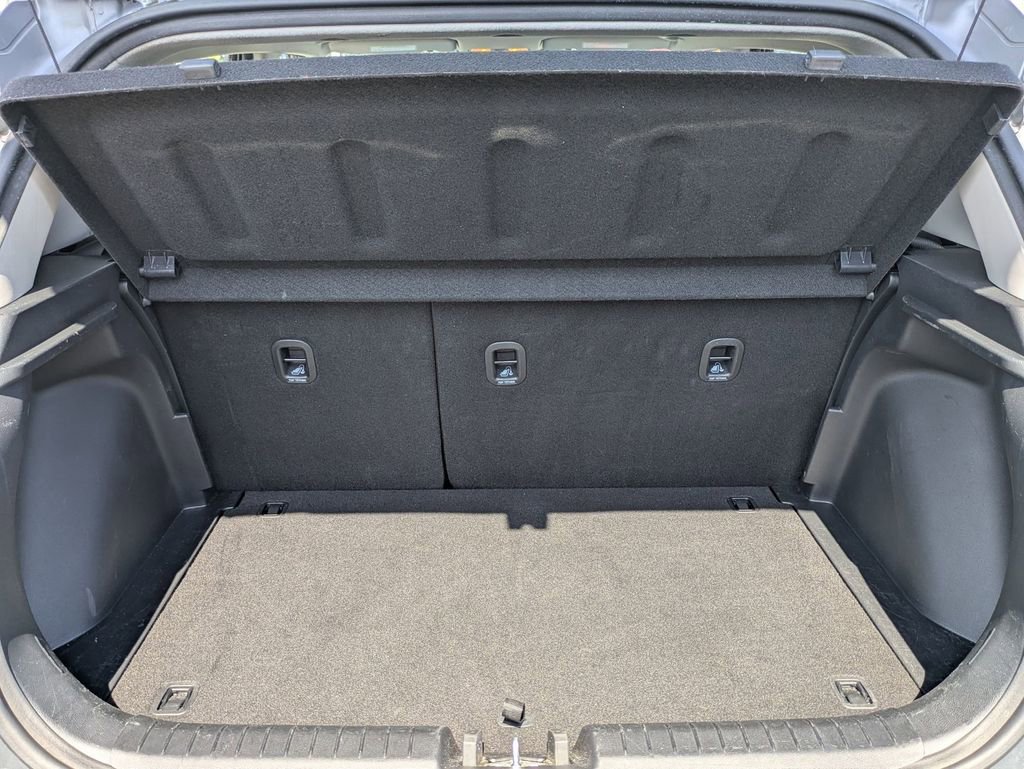 Used 2025 Hyundai Venue SEL FWD image 28