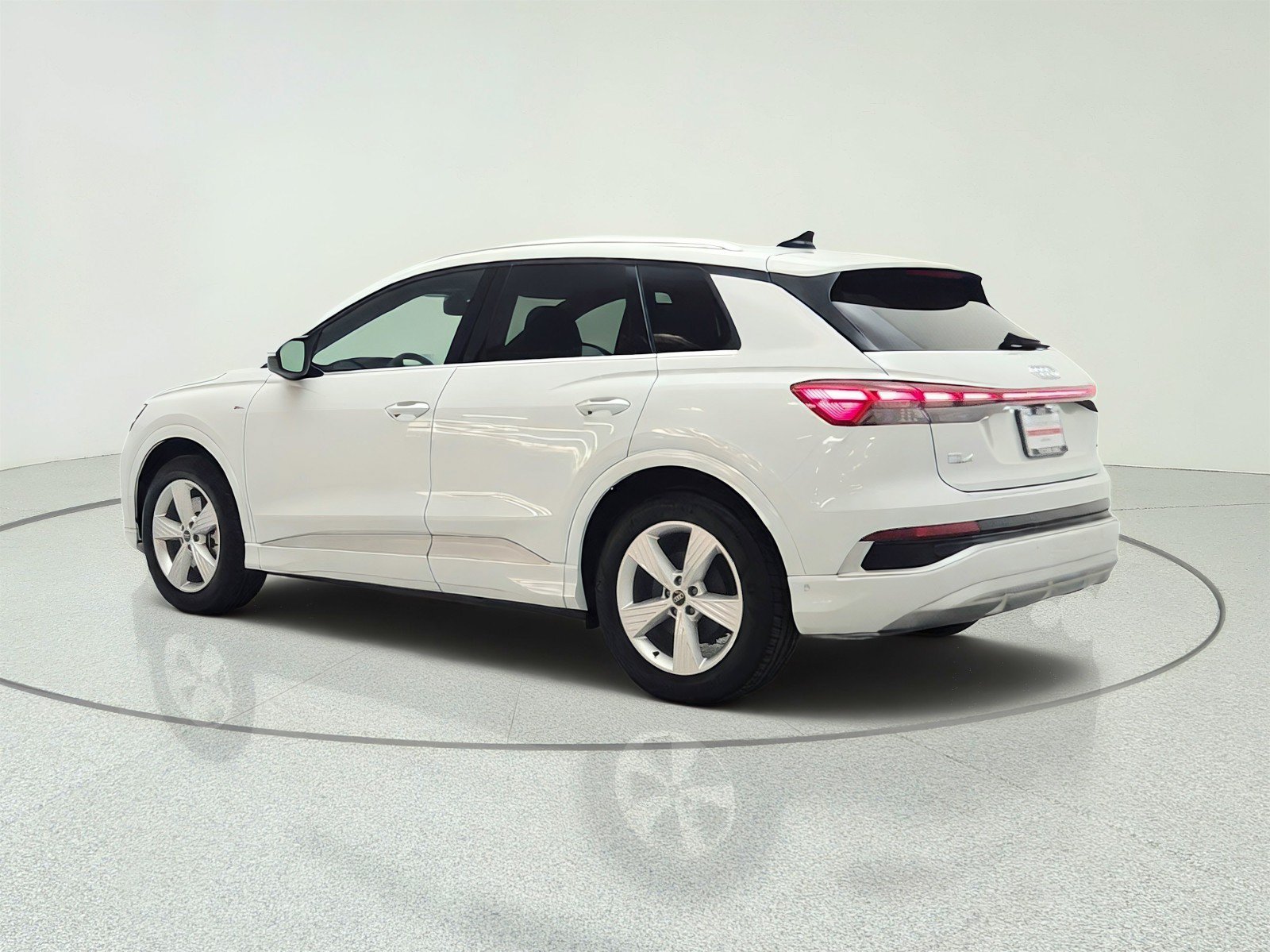 Used 2024 Audi Q4 e-tron Premium Plus w/ Premium Plus AWD/4WD image 7