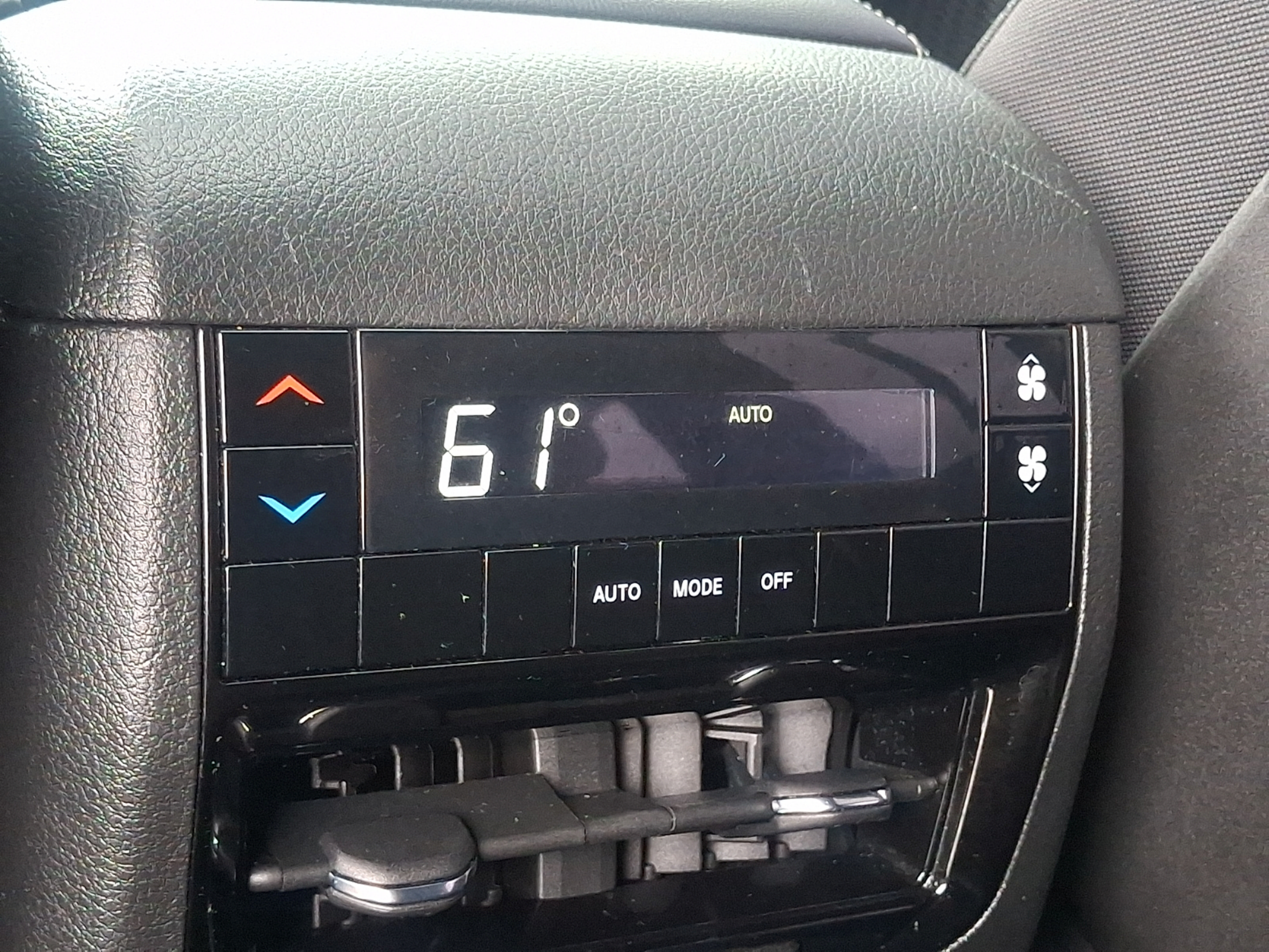 Certified 2024 Jeep Grand Cherokee L Altitude AWD/4WD image 12