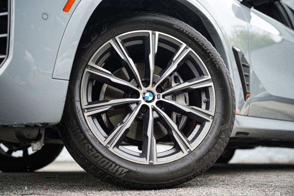 Used 2024 BMW X5 xDrive40i w/ M Sport Package AWD/4WD image 18