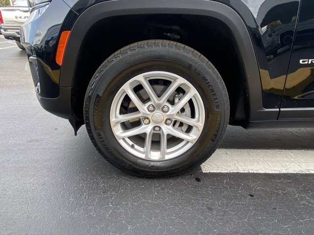 Used 2025 Jeep Grand Cherokee Laredo X w/ Luxury Tech Group I image 10