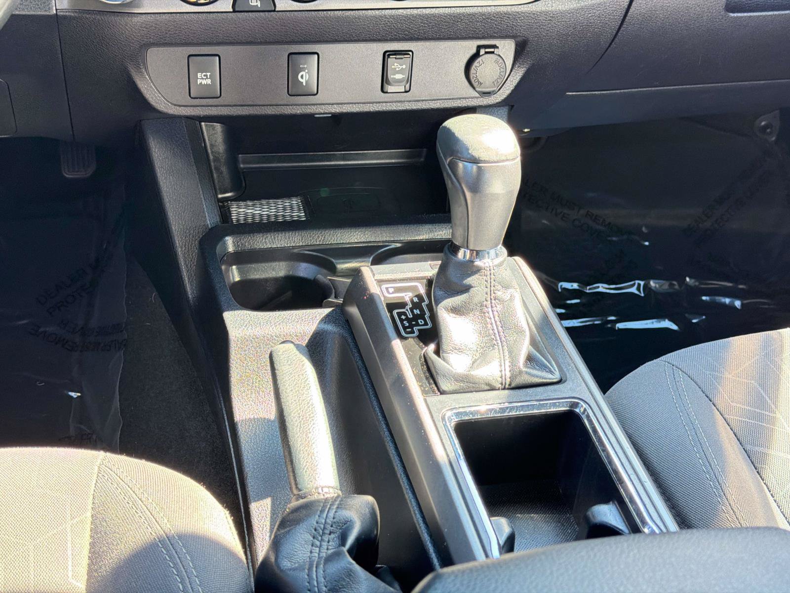 Used 2017 Toyota Tacoma TRD Sport w/ Tow Package (A/T) AWD/4WD image 23