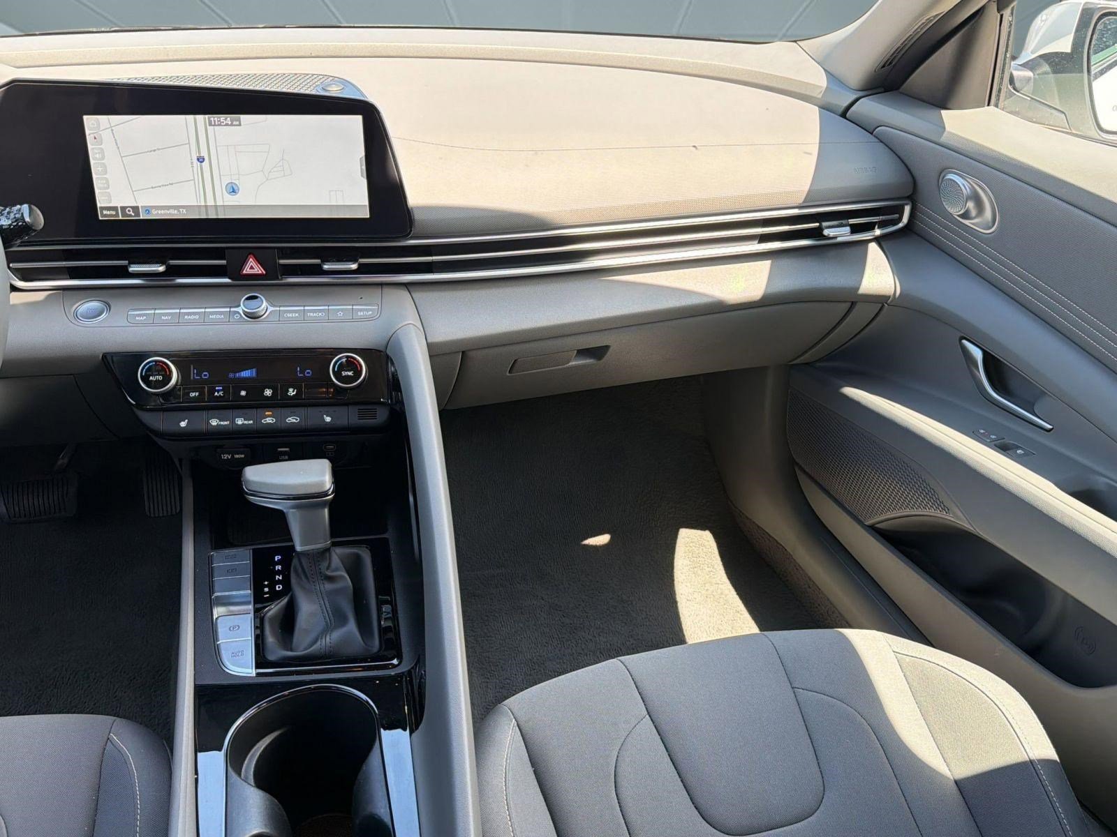 Used 2025 Hyundai Elantra SEL image 29