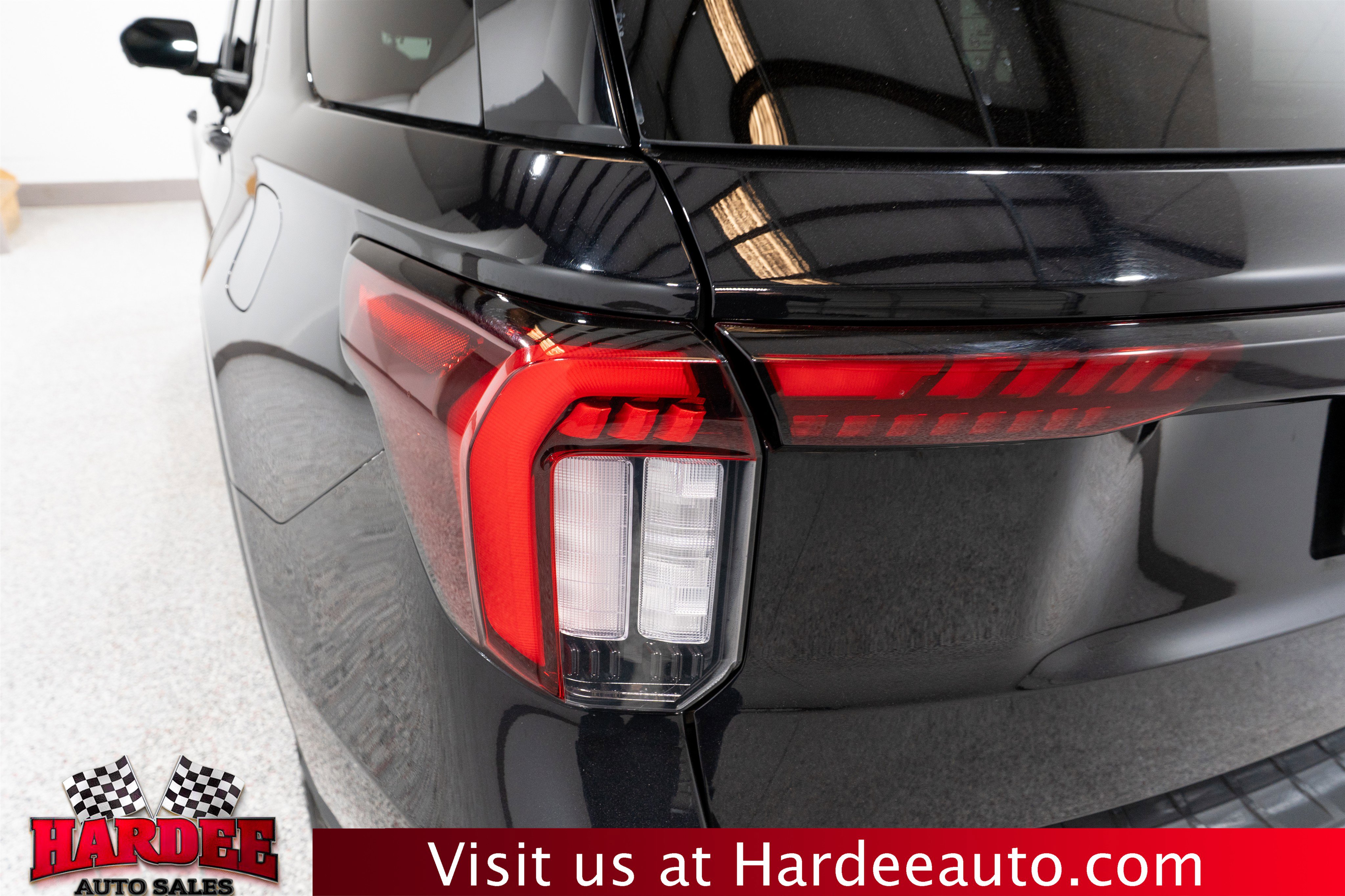 Used 2025 Ford Explorer ST-Line image 9