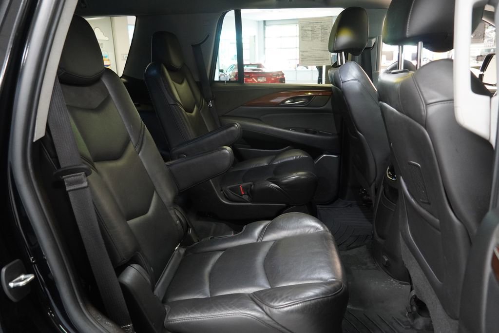 Used 2019 Cadillac Escalade Luxury AWD/4WD image 18