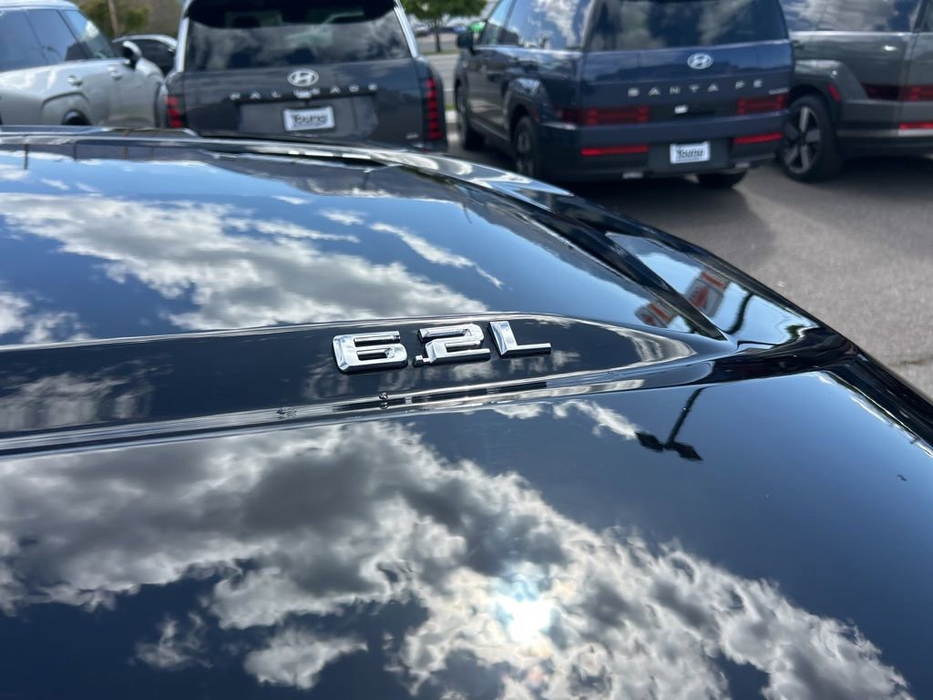 Used 2020 Chevrolet Silverado 1500 High Country w/ Technology Package AWD/4WD image 9