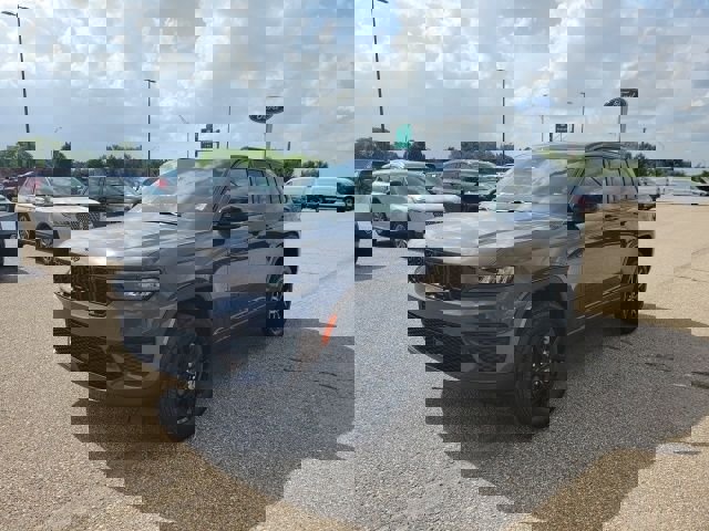 New 2025 Jeep Grand Cherokee Altitude image 20