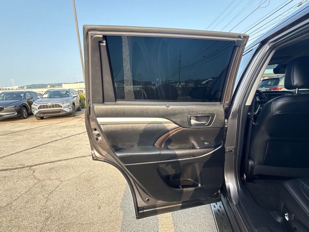 Used 2019 Toyota Highlander XLE FWD image 11