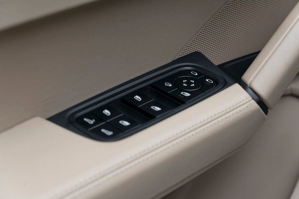 Used 2024 Porsche Cayenne Coupe image 18