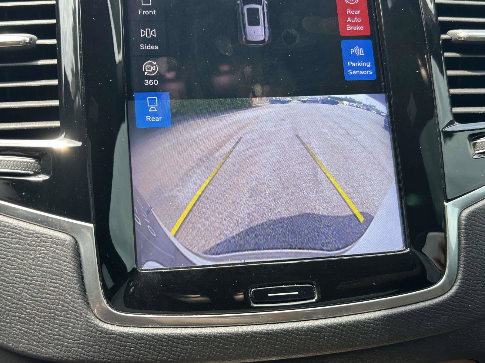 Certified 2023 Volvo XC90 B6 Plus AWD/4WD image 28